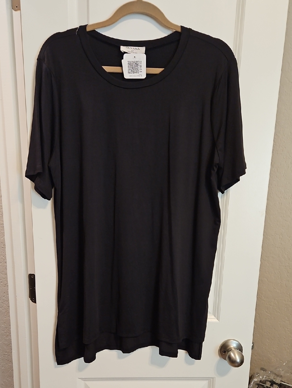 Zenana Outfitters Black Relaxed Crewneck Short Sleeve Tee
